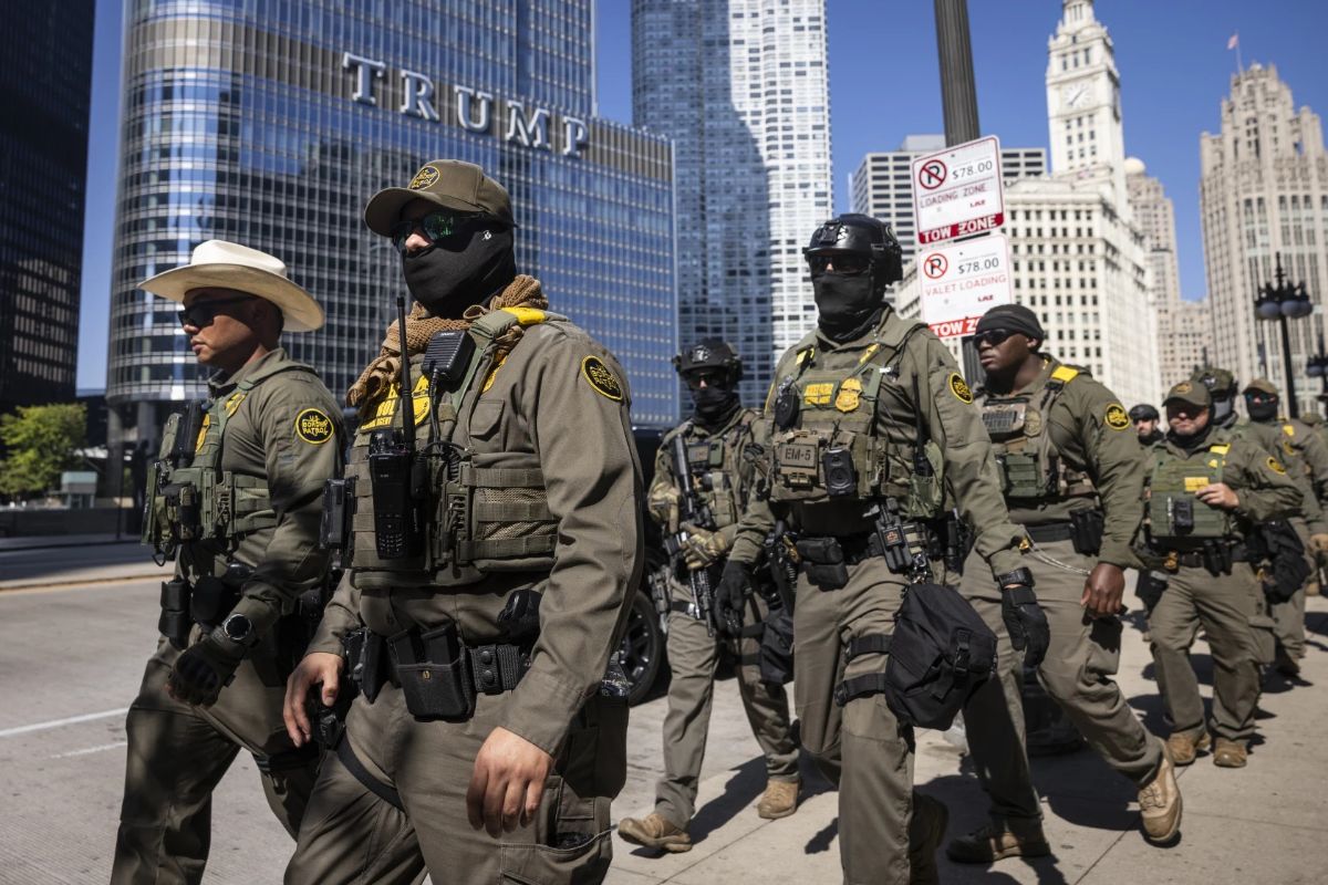 Agents walking downtown Chicago
